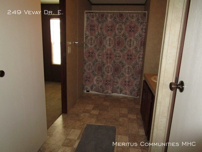Building Photo - FREE RENT UNTIL 10/1!!!!