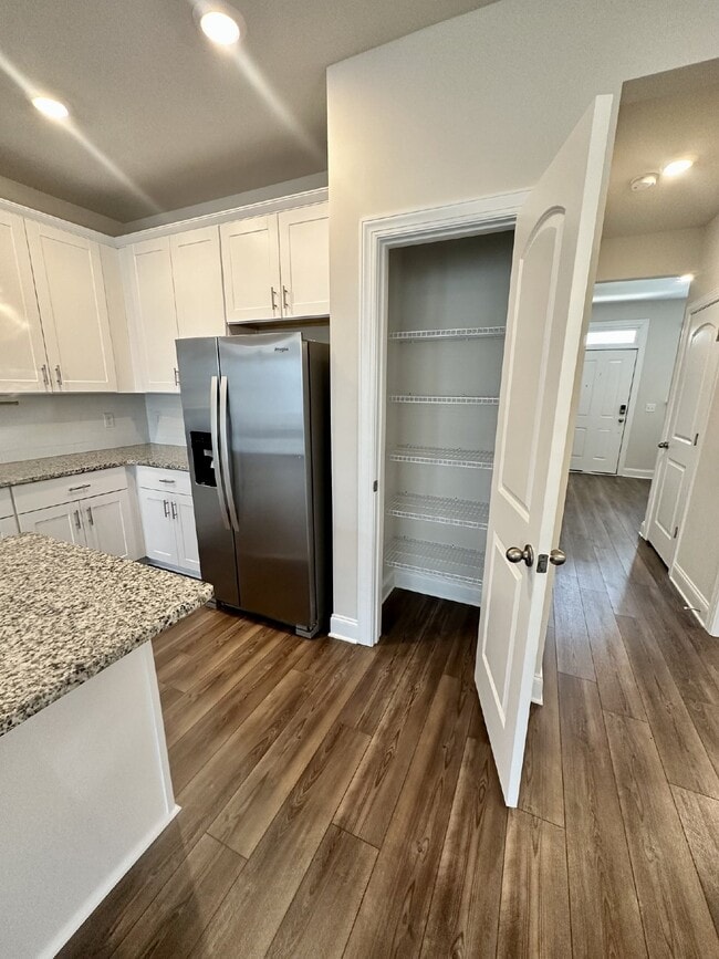 Building Photo - 304 Cheval Dr