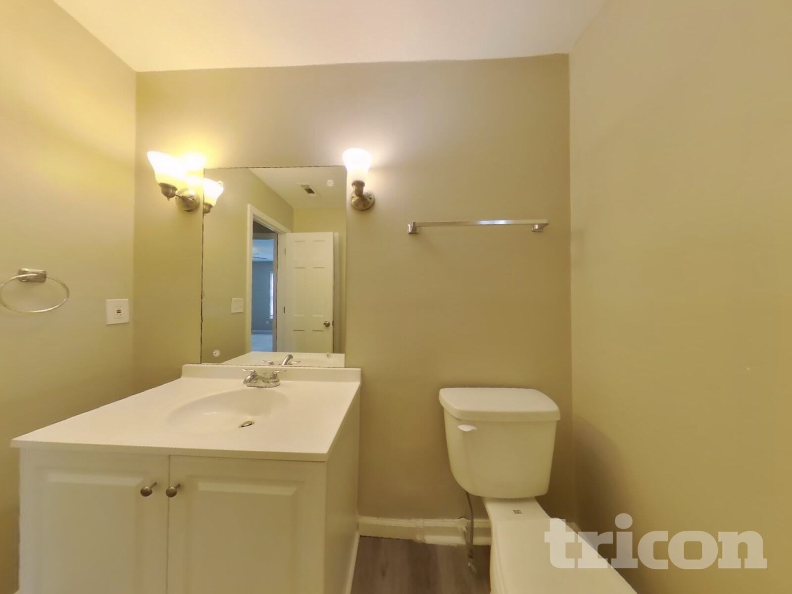 Building Photo - 2339 Country Club Dr SE