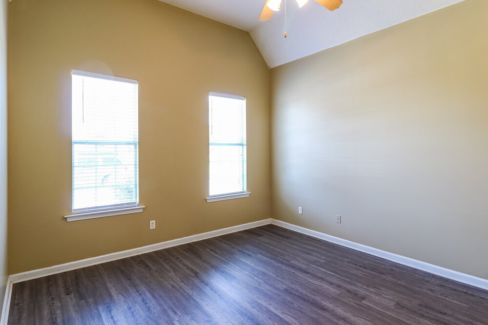 Building Photo - 10203 Sterling Ridge Dr