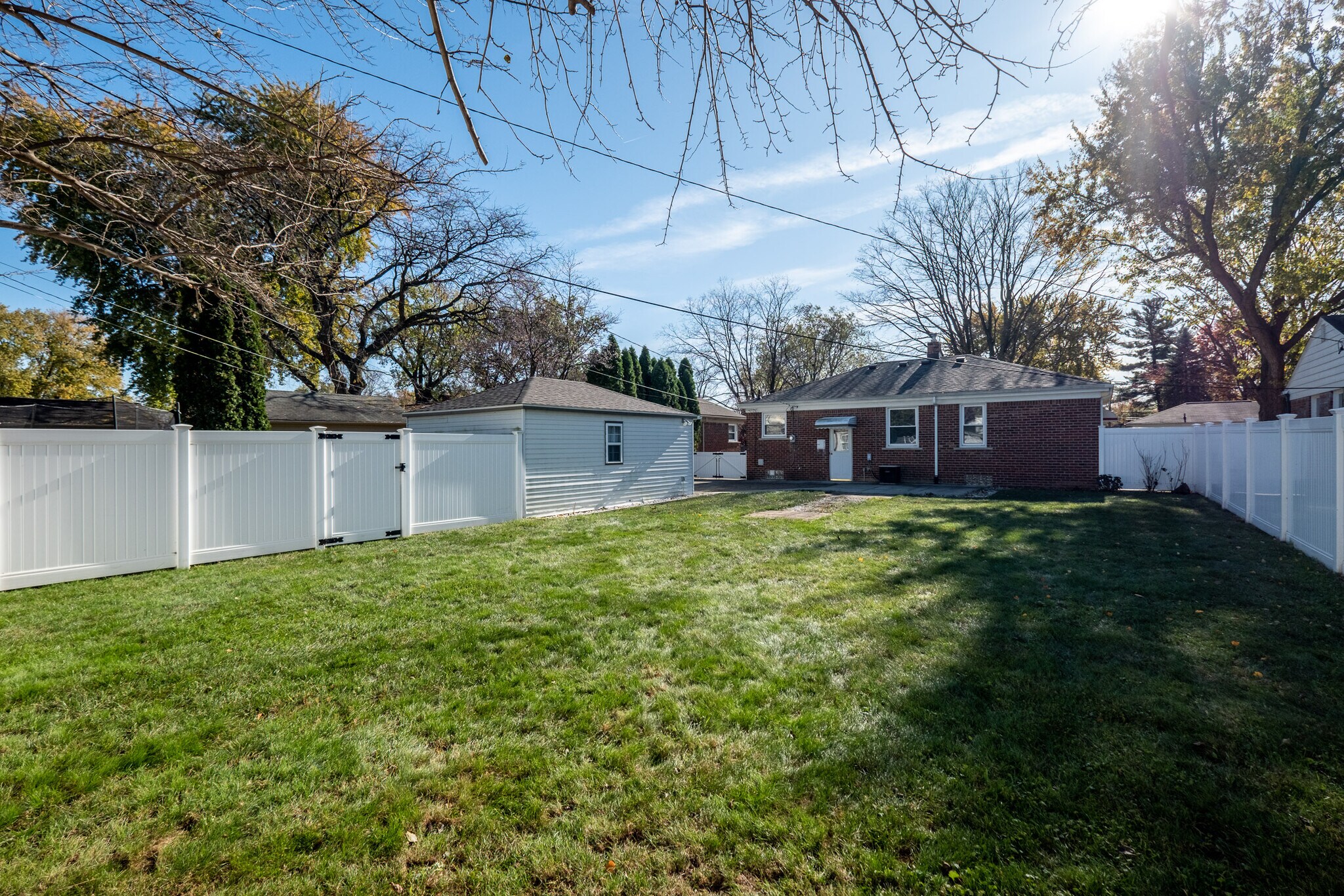 Building Photo - 429 E La Salle Ave