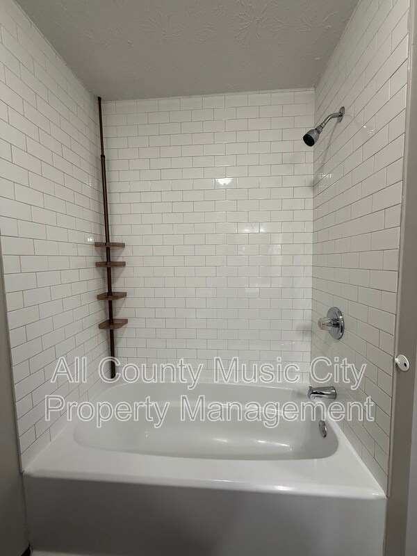 Building Photo - 3122 Creekwood Dr