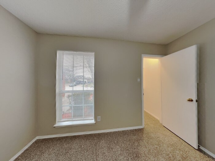 Building Photo - 629 St Eric Dr