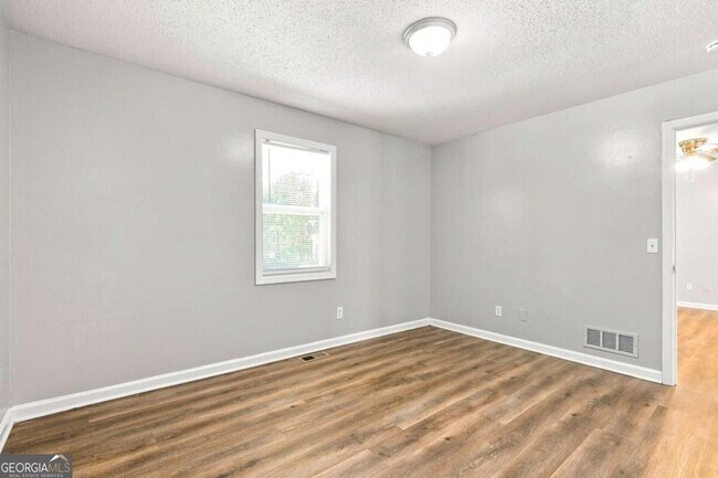 Building Photo - 715 W Creek Cir