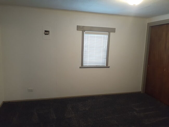 Building Photo - Super Cute 3 bed 1 bath country home