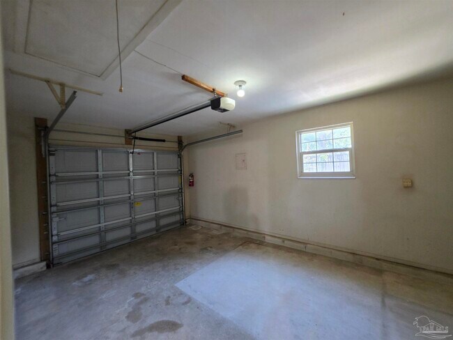 Building Photo - 5505 Fairview Dr
