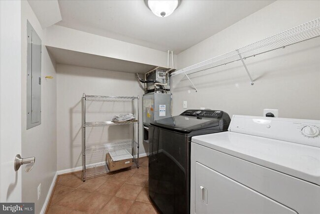 Building Photo - 1193 N Van Dorn St