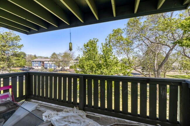 Building Photo - 2120 S Vaughn Way