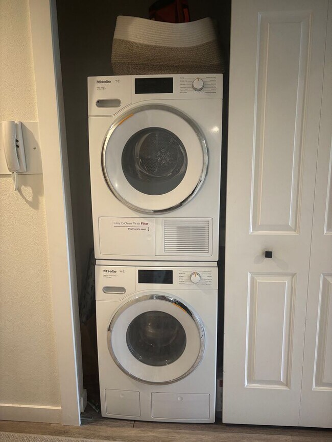 Building Photo - Magnolia Gem, Renovated for todays modern lifestyle