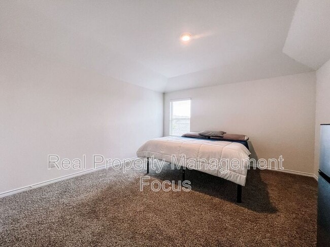 Building Photo - 7321 Bledington Ln