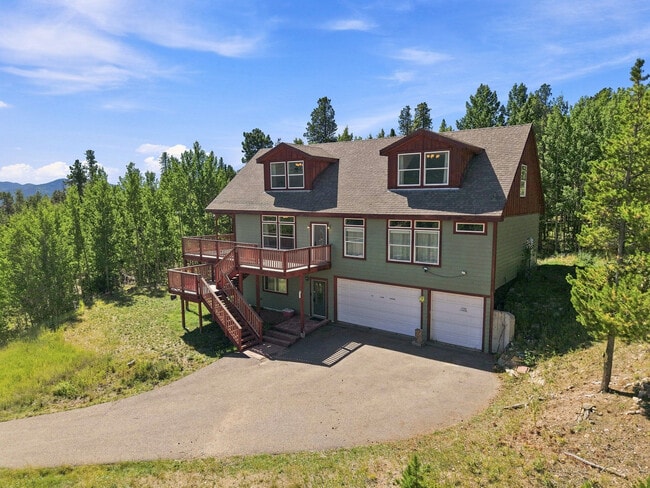 Building Photo - 237 Tschaikovsky Rd