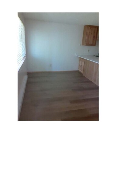 Building Photo - Pinegar Manor