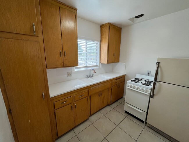 Building Photo - 6600 Whitsett Ave