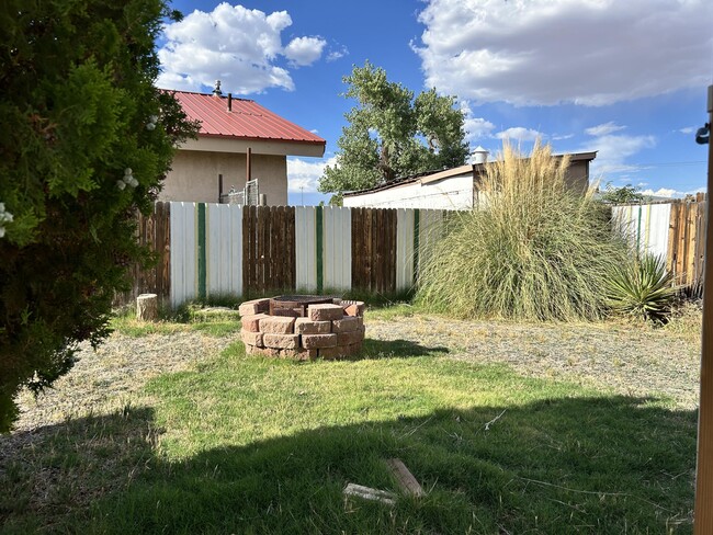 Building Photo - 607 1/2 Baca Ave