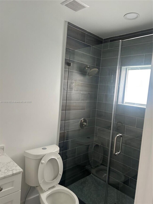 Building Photo - 6121 SW 48th Ct