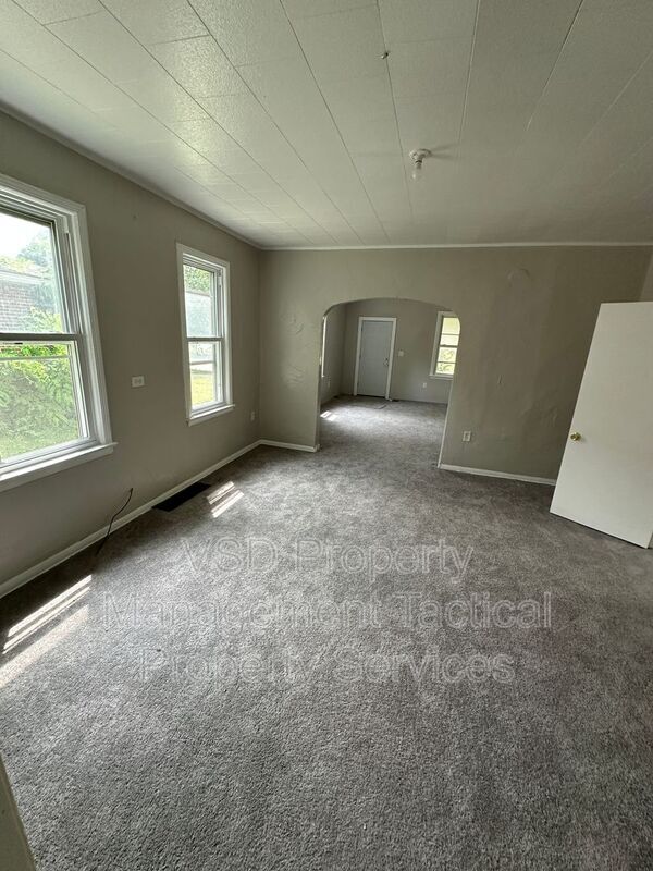 Building Photo - 6709 Fullerton Ave