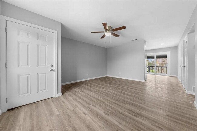 Building Photo - 124 Wind Ridge Dr