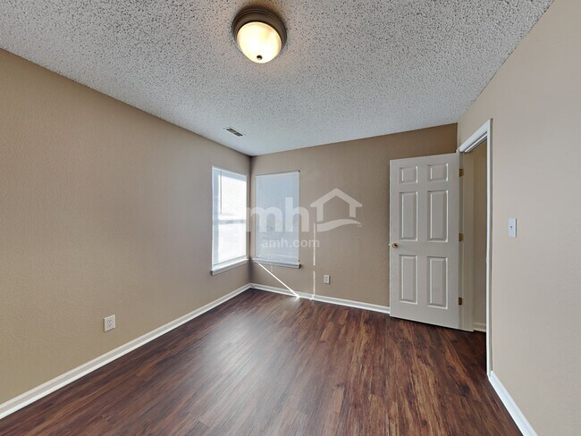 Building Photo - 1387 Egret Lane