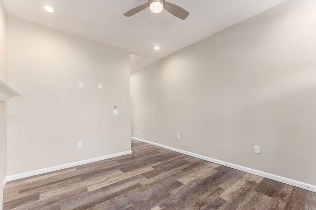 Building Photo - 1363 Summit St