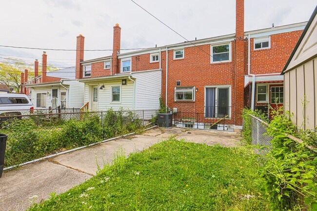 Building Photo - 1113 N Marlyn Ave