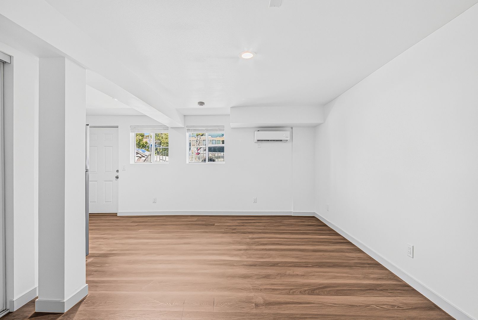 Building Photo - 1121 Daisy Ave