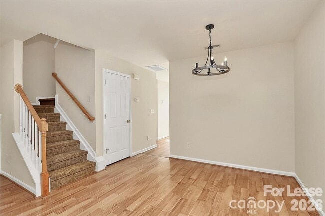 Building Photo - 915 Par One Ct