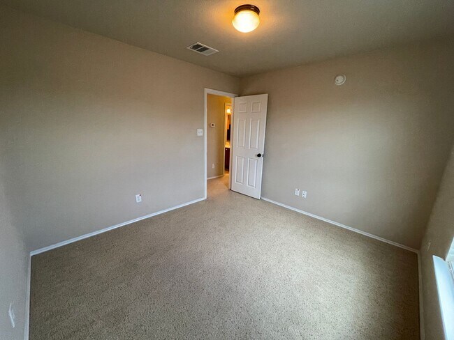 Building Photo - 6704 Golden Oak Ln