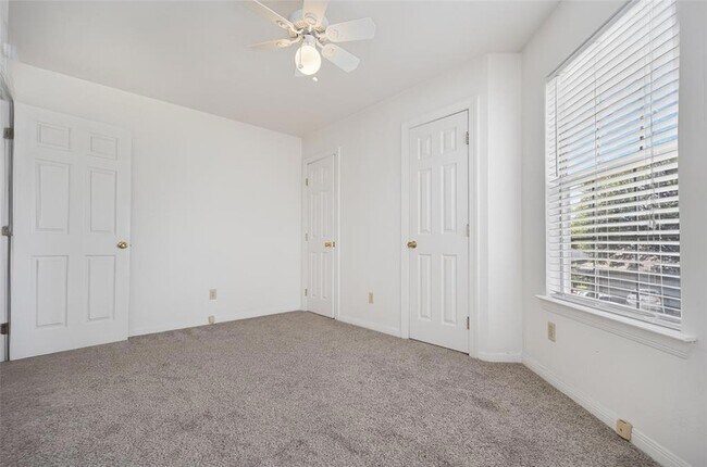 Building Photo - 336 Lariat Cir