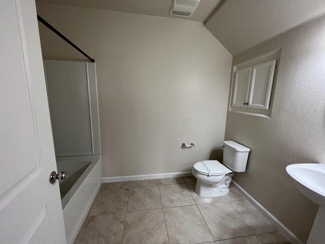 Building Photo - 18673 McClellan Cir