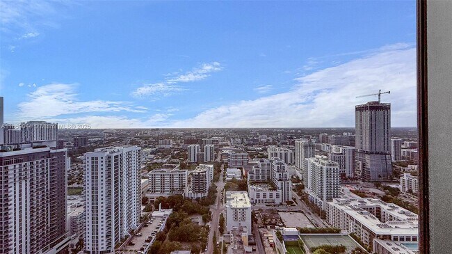 Building Photo - 700 NE 24th St