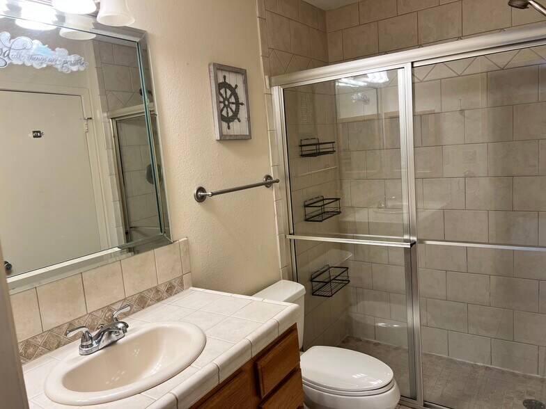 Building Photo - 3636 Greenacres Place Dr