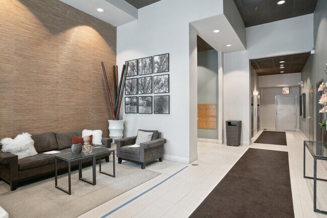 Building Photo - 400 W Ontario St