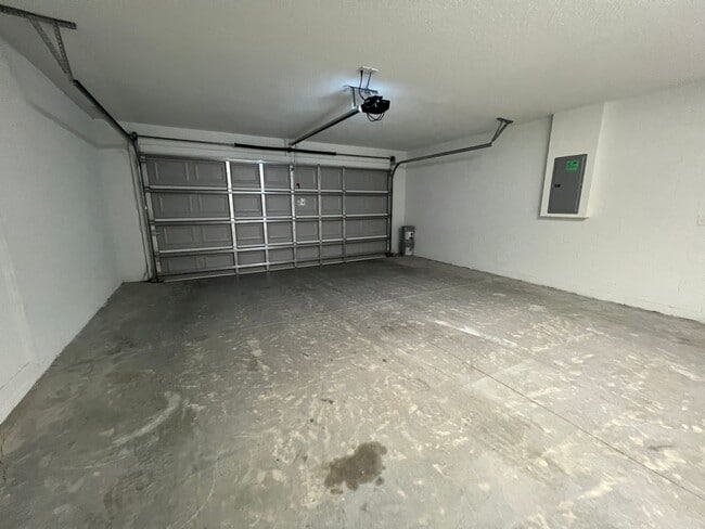 Building Photo - Charming 3-Bedroom, 2-Bathroom Single-Family Home in Ocklawaha!