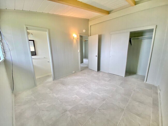 Building Photo - Recently Renovated 3 bed, 1.5 bath house i...