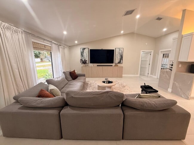 Building Photo - 14191 Snowberry Dr