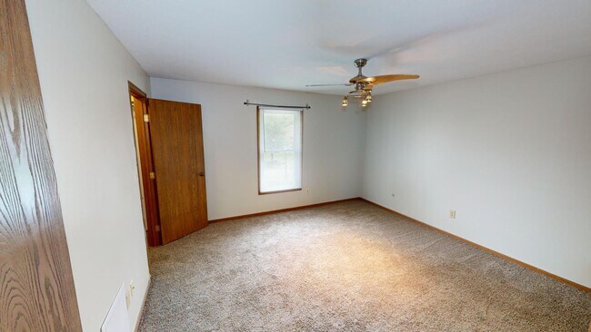 Building Photo - 816 Pearson Cir