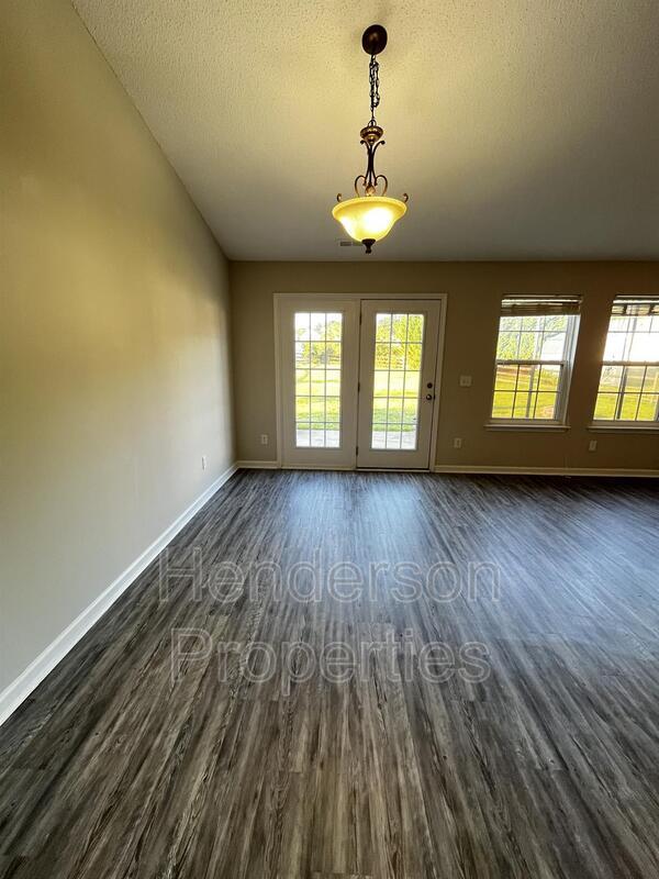 Building Photo - 4004 Shadow Pines Cir