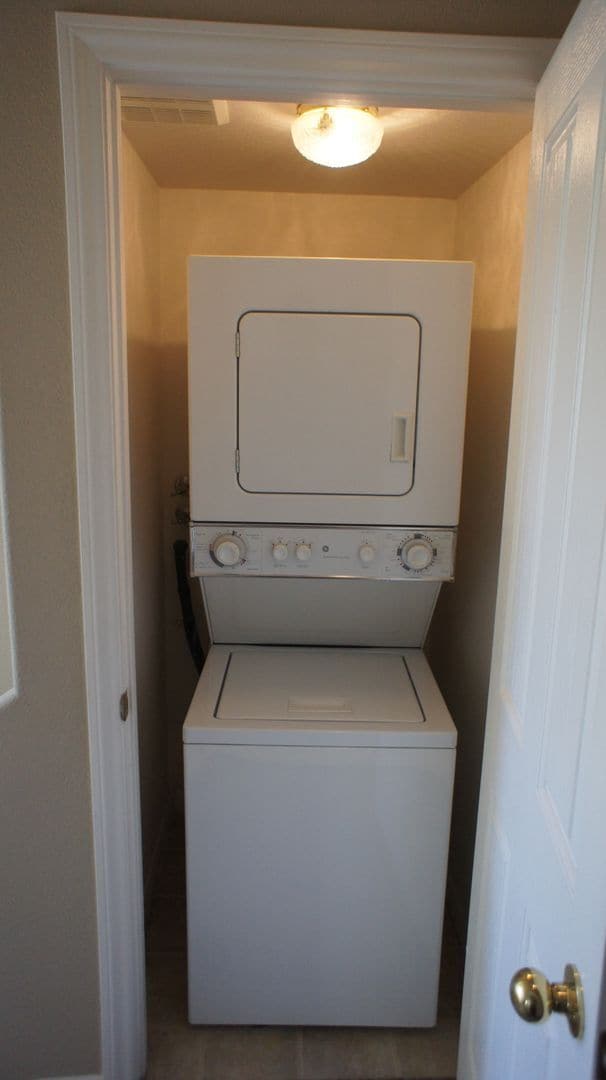 Building Photo - Beautifully designed 2Bed/2Bath/2Car Townhome located in Summerlin