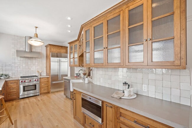 Building Photo - Gorgeous 4BR/2.5BA Nob Hill Home with Shar...
