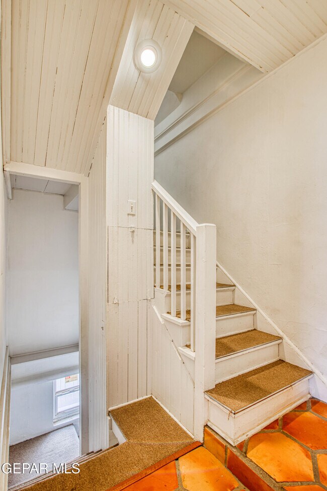 Building Photo - 1701 Elm St