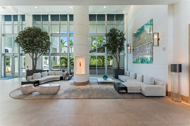 Building Photo - 5959 Collins Ave