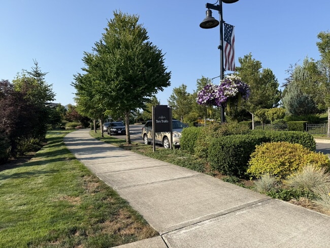 Building Photo - Newer Build 3 Bedroom 3 Bathroom- Single Family Home