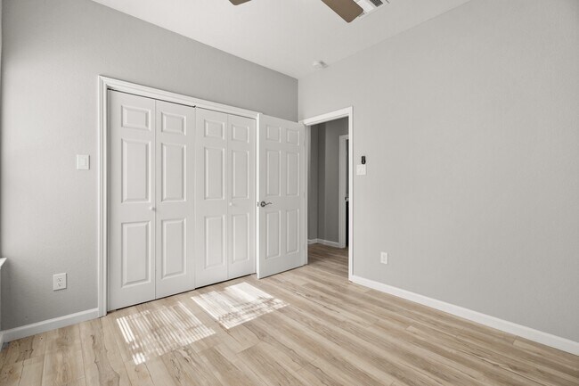 Building Photo - 5941 Southlea St