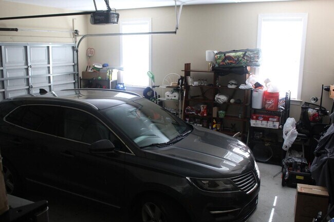 Building Photo - 4 Bedroom Single Family Home in Nashville