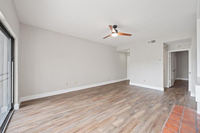 Building Photo - 4711 Spicewood Springs Rd