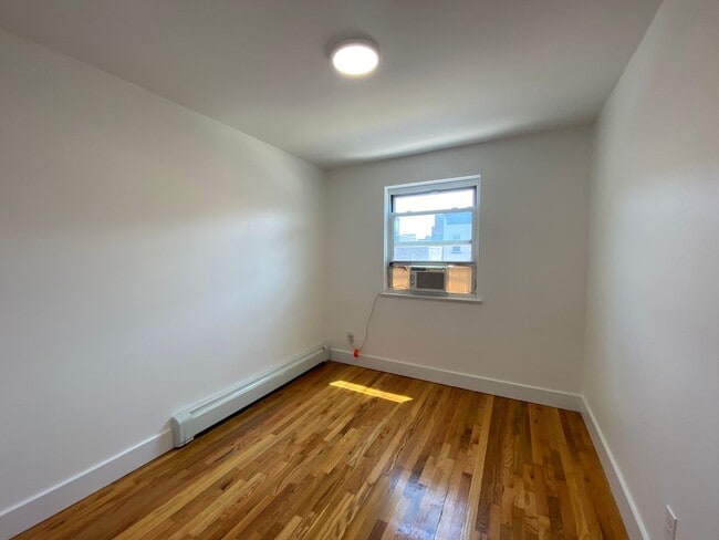 Building Photo - 25-90-90 Steinway St