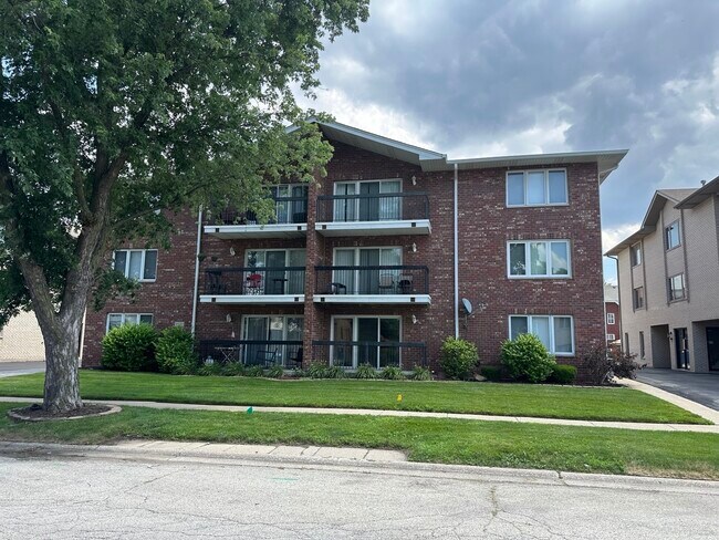 Building Photo - 9529 Minnick Ave