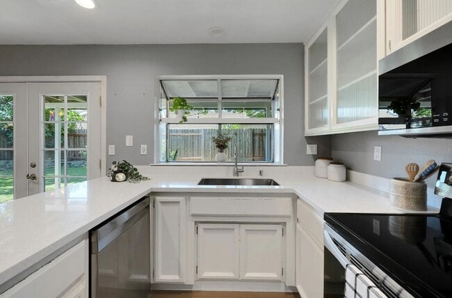 Building Photo - Lovely Nicely upgraded Rocklin Home