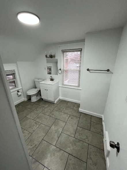 Building Photo - 486 W Waterloo Rd