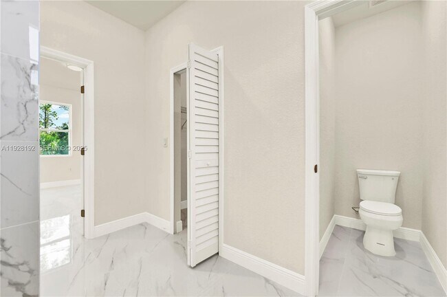 Building Photo - 2910 Flora Ave N